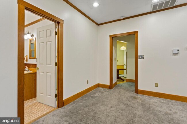 Foto del edificio - 268 N Ferry Point Rd