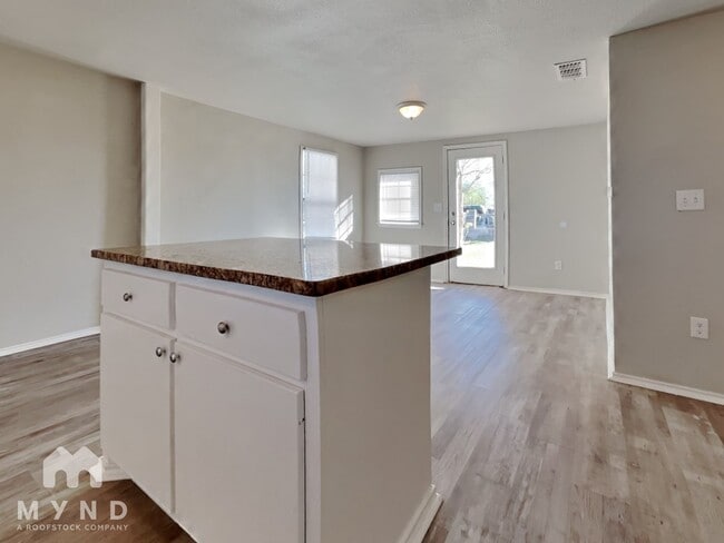 Building Photo - 3309 E 14th St