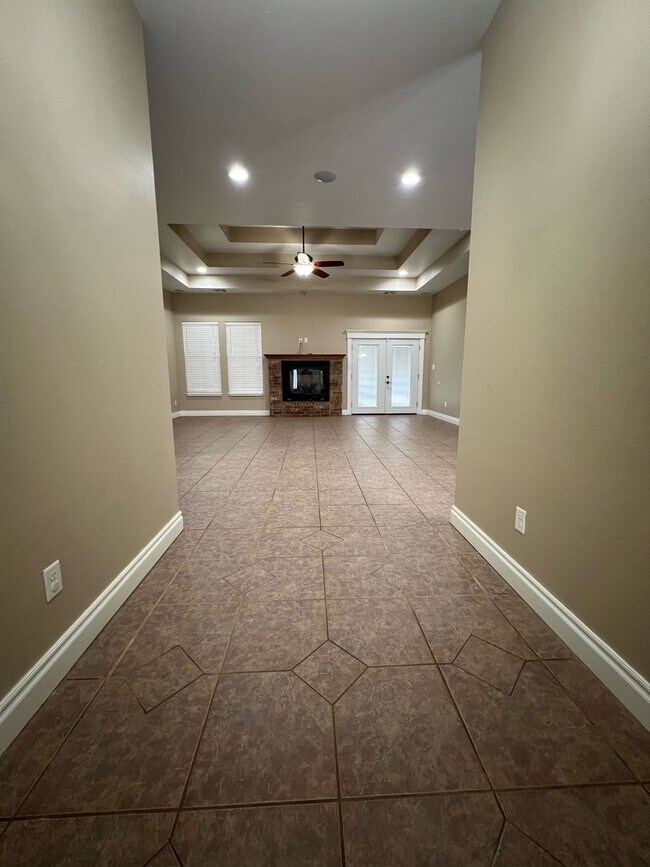 Building Photo - Very Nice Home located in the Fletcher, OK...