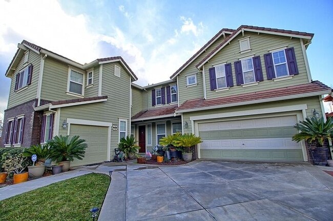 Building Photo - 748 W La Canada Ave