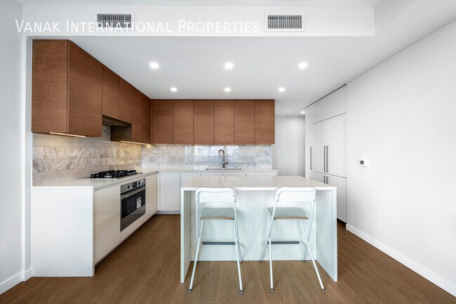 Photo du bâtiment - Luxury 2 Bed + Den Corner Home on the 52nd Floor at Gilmore Place