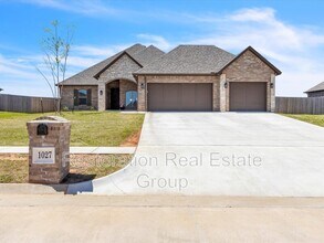 Building Photo - 1027 Kimberlin Ln