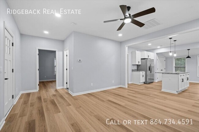 Building Photo - Beautifully Renovated 2-Bedroom, 2-Bathroo...
