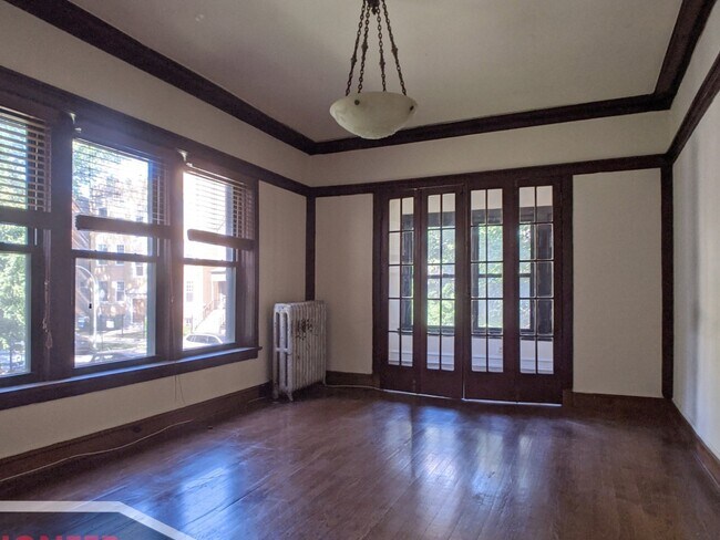 Foto del edificio - 2428 N Sawyer Ave