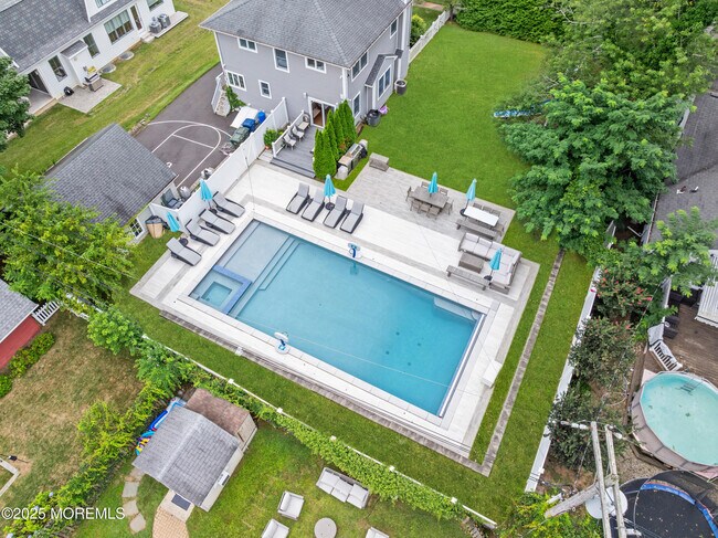 Building Photo - 250 Alpern Ave