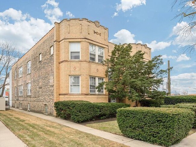 Building Photo - 3615 N Sawyer Ave