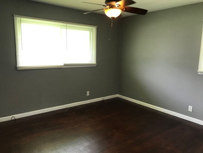Building Photo - Lawrence Twp - 3 bedroom home