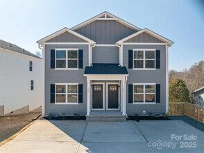 Building Photo - 709 7th Ave SW