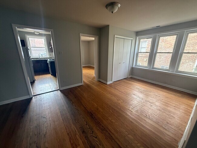 Foto del edificio - 4811 W Warwick Ave
