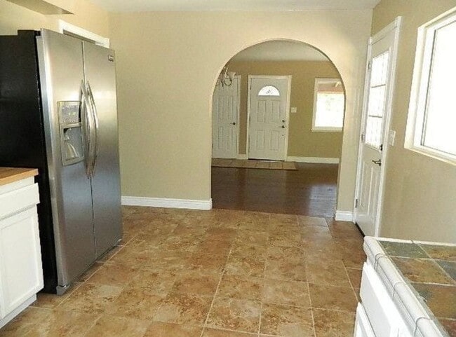 Foto del edificio - Concord, Holbrook Heights Charming 3-Bed, 2-Bath Home - 16 Month Lease