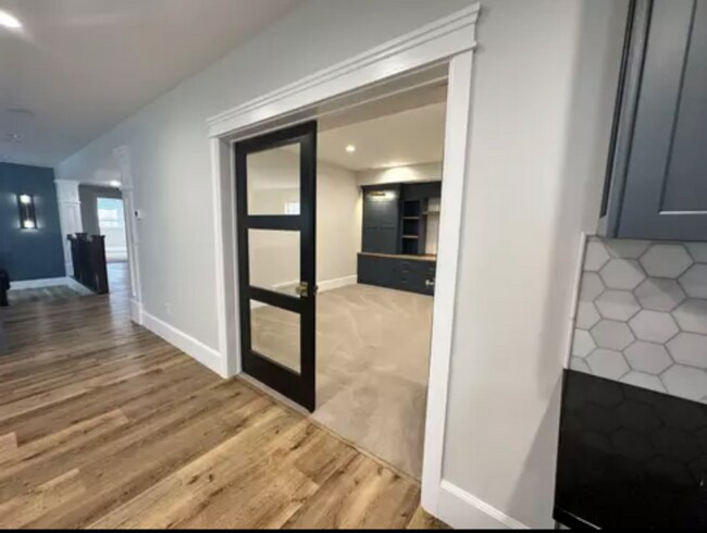 Building Photo - 688 N 120 W