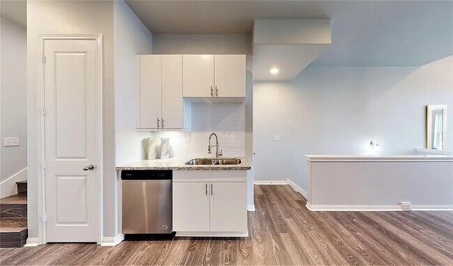 Foto del edificio - 4906 Paradigm Ln