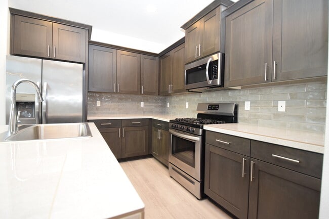 Building Photo - 1400 S 29th Blvd