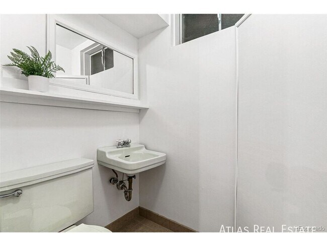 Foto del edificio - 960 W 70th Pl