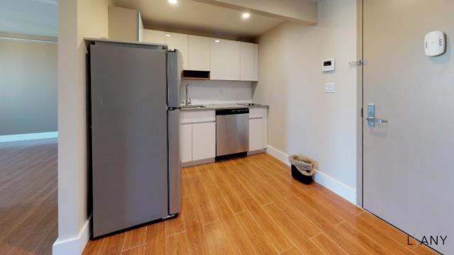 Foto del edificio - 2 bedroom in BRONX NY 10458