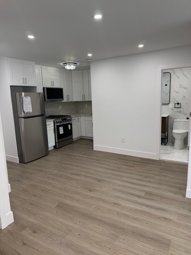 Photo - 4202 Oneida Ave Apartment