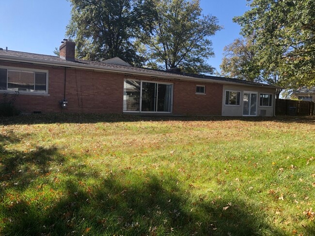 Building Photo - 302 Coronation Dr