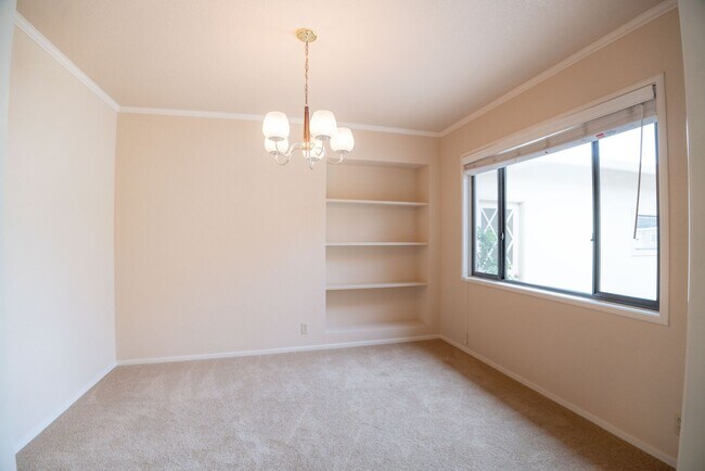 Foto del edificio - Spacious Single Story Home on Large Lot in...