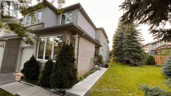 Building Photo - 2555 Thomas St
