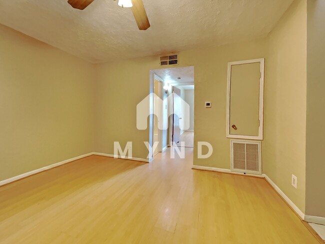 Building Photo - 2507 Montrose Blvd Unit 48
