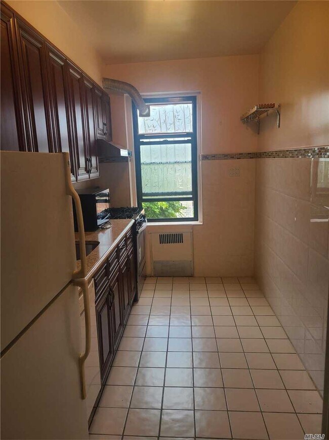 Foto del edificio - 65-38 Booth St