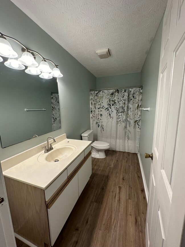 Foto del edificio - 2 Green Meadow Ln