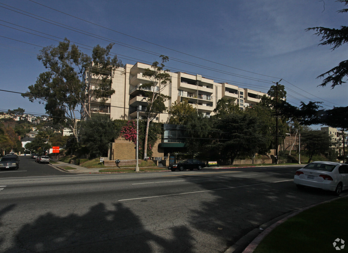 Primary Photo - Los Feliz Plaza