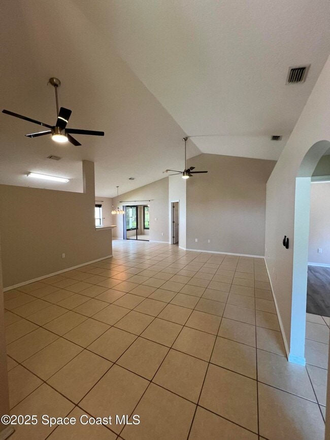 Building Photo - 2540 Alicia Ln