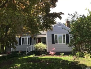 Building Photo - 39 W 7th St