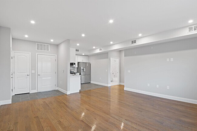 Foto del edificio - 311-315-315 West Side Ave