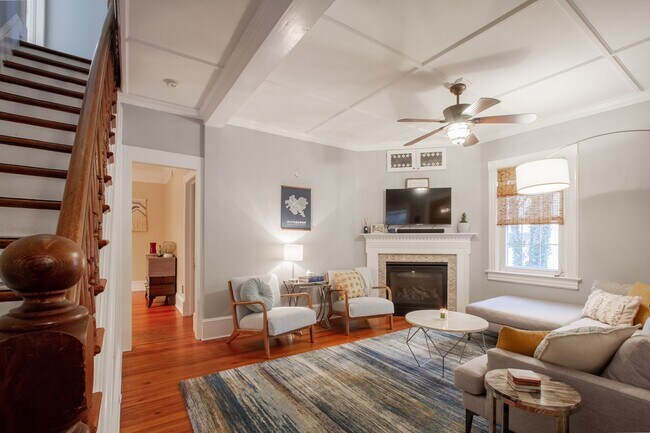 Building Photo - 40 Rumson Rd