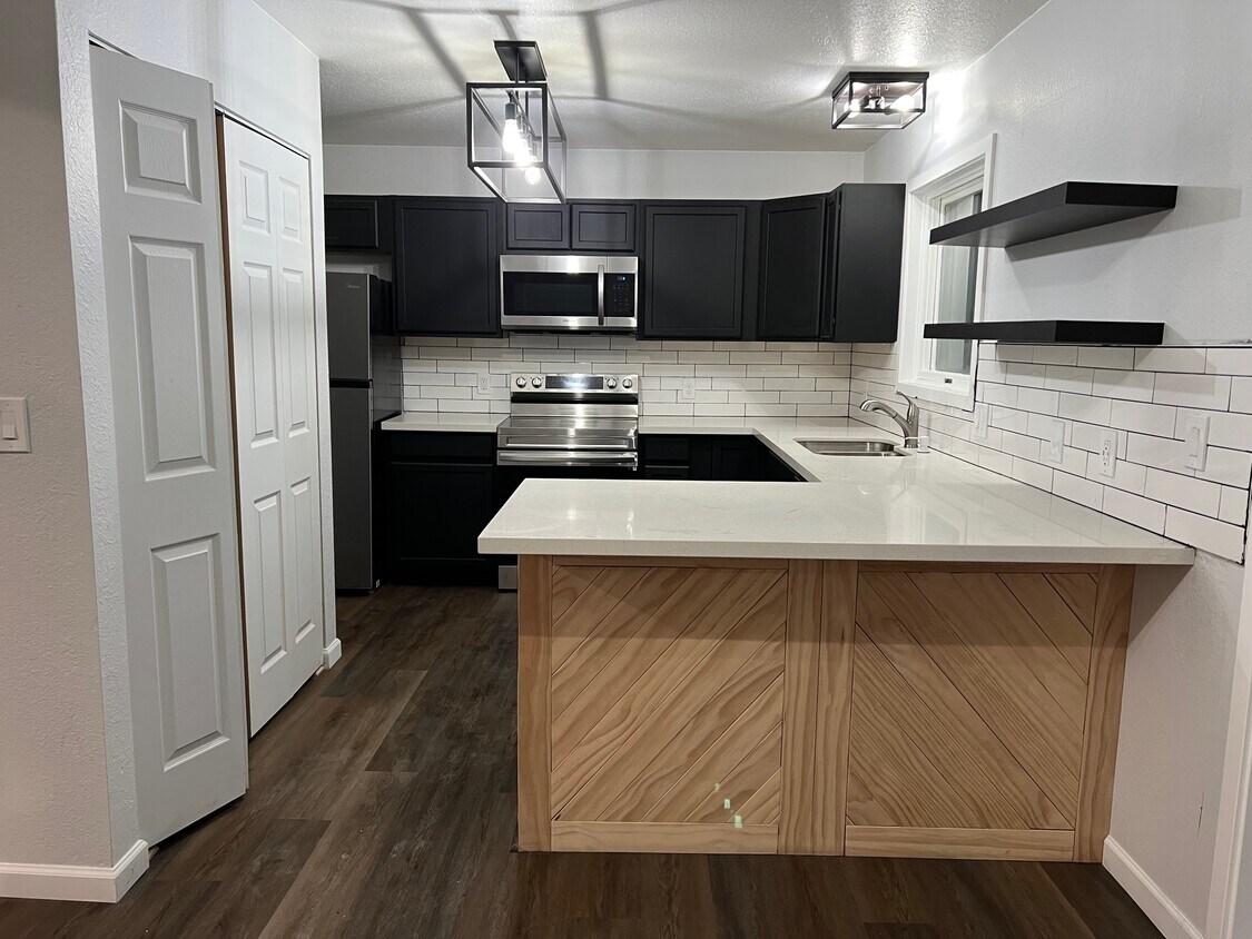 Kitchen - 841 N Voss Cir