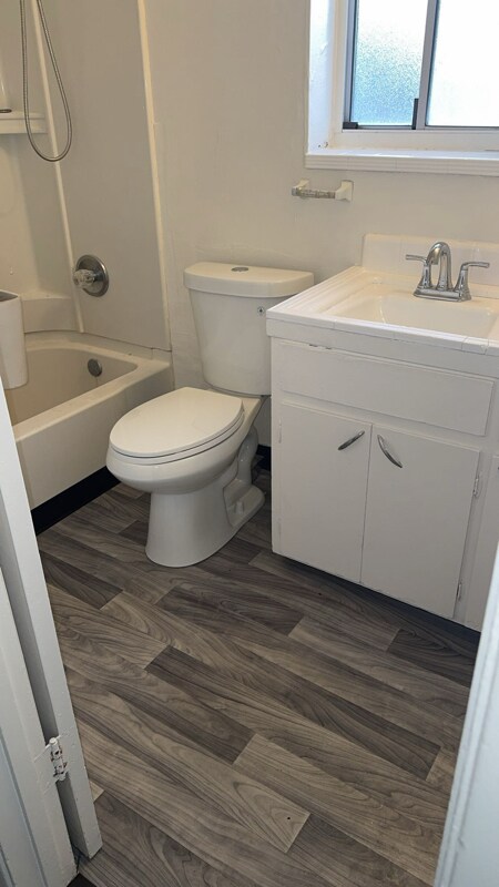 Foto del edificio - 947 Tamarack Ln