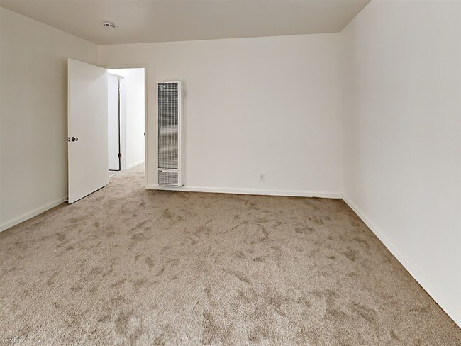 Building Photo - 897 Northrup St