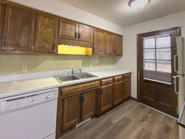 Building Photo - 2447-2447 E Heying Dr