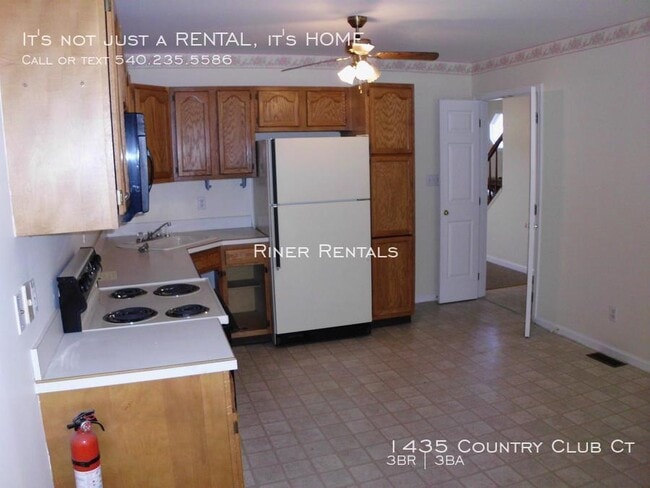 Building Photo - 1435 Country Club Ct
