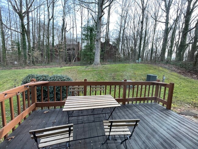 Building Photo - 204 Lamplighter Cir