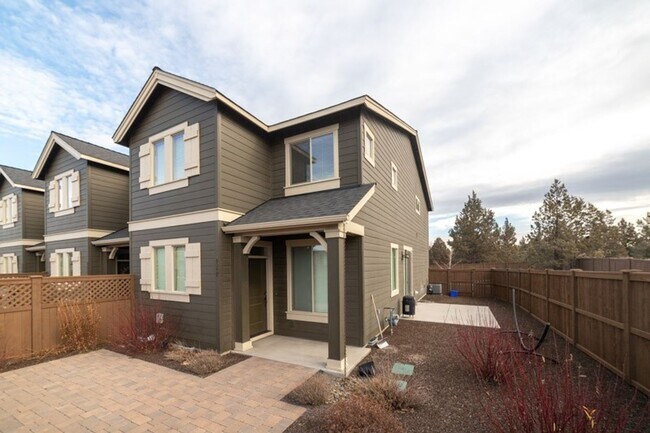 Foto del edificio - Beautiful unit in NE Bend!  Great location!