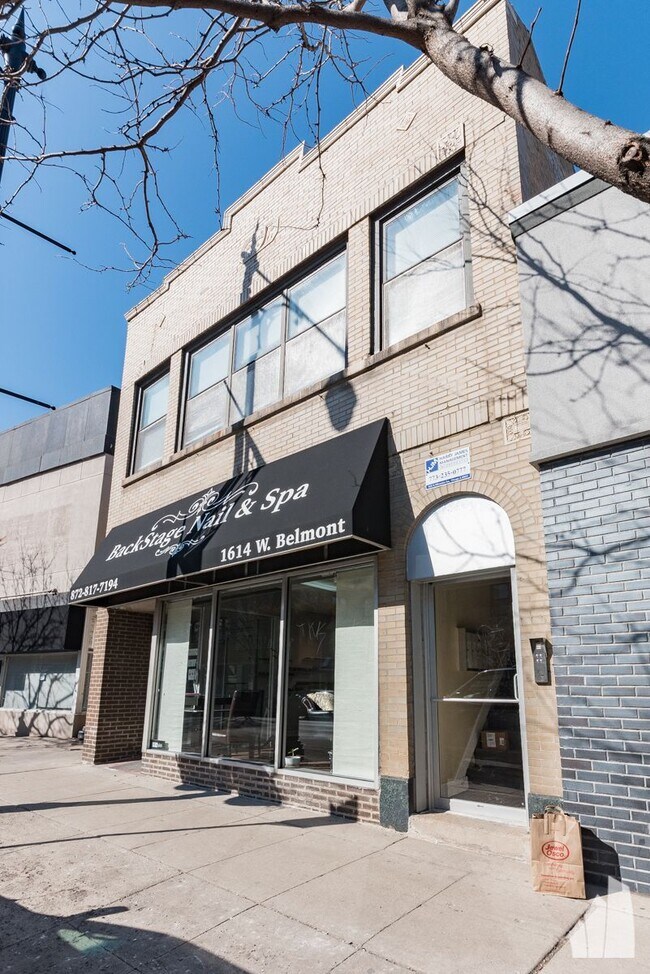 Foto del edificio - 1614 W Belmont Ave