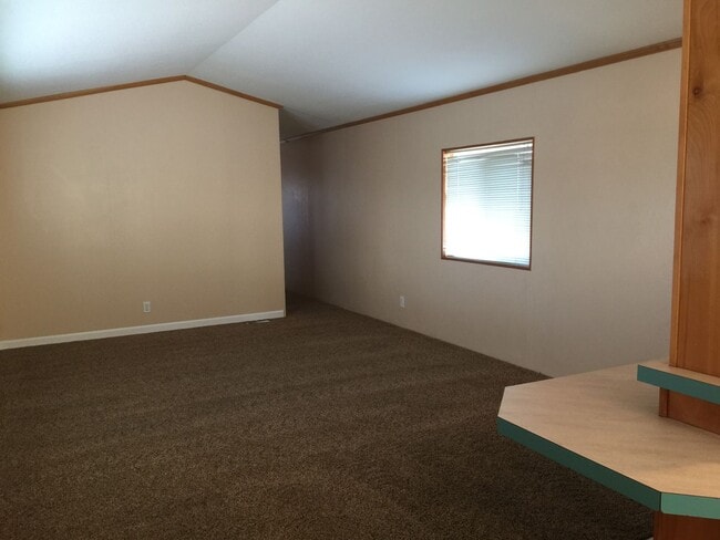 Building Photo - Nice Manufactured Home in North Pointe! Fu...