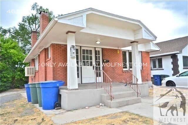 Building Photo - Charming 4 Bedroom University Home! No Dep...