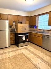 Building Photo - 117 Colonial Pkwy