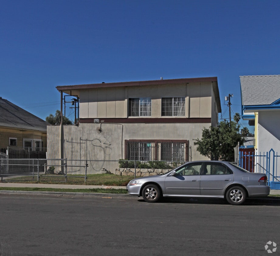 Building Photo - 2685 Sichel St