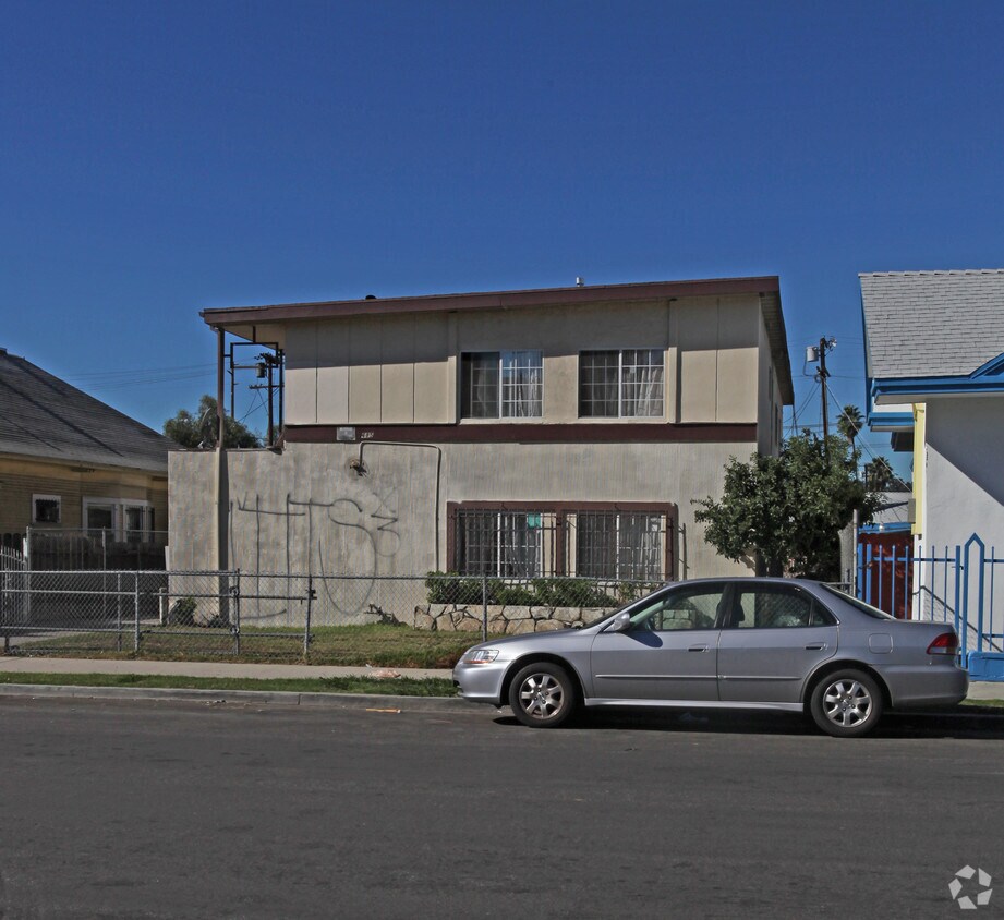 Foto del edificio - 2685 Sichel St