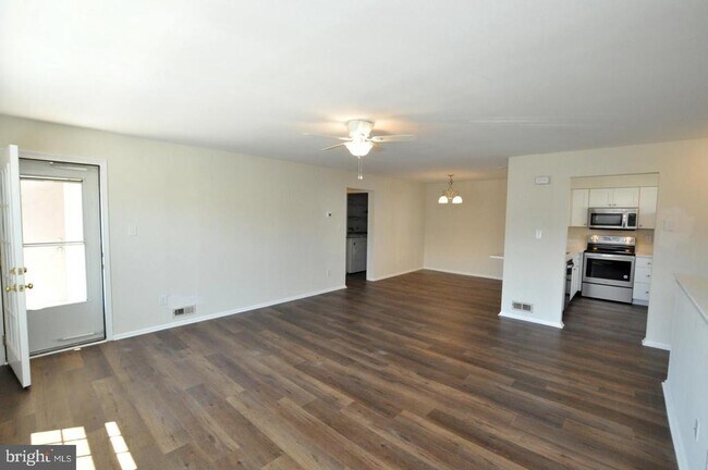 Building Photo - 4208 Adelaide Dr
