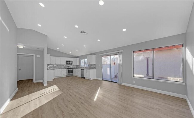 Building Photo - 2850 Belleza Ln