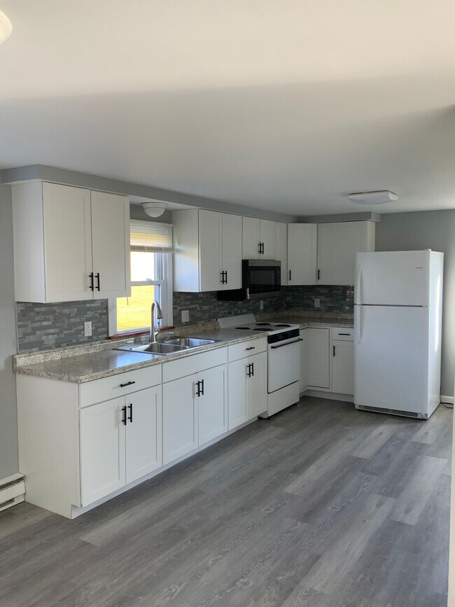 Foto del edificio - CONTRACT PENDING!! Upgraded in 2023 and mo...