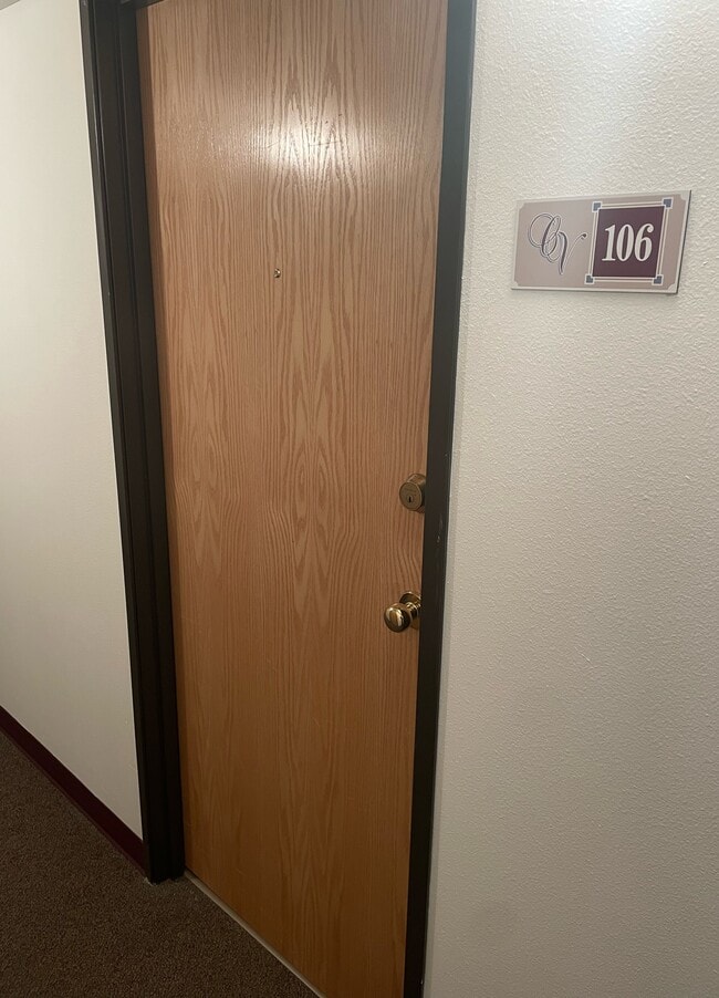 Building Photo - 919 6th St