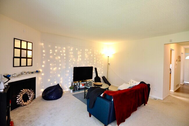 Foto del edificio - 200 Fieldcrest St