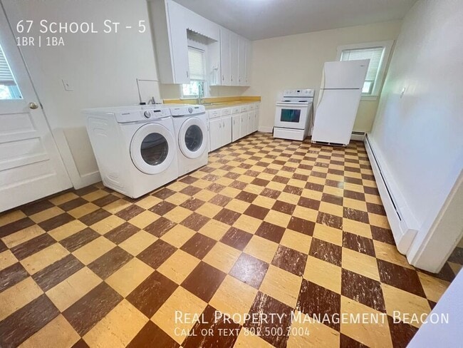 Building Photo - 67 School St